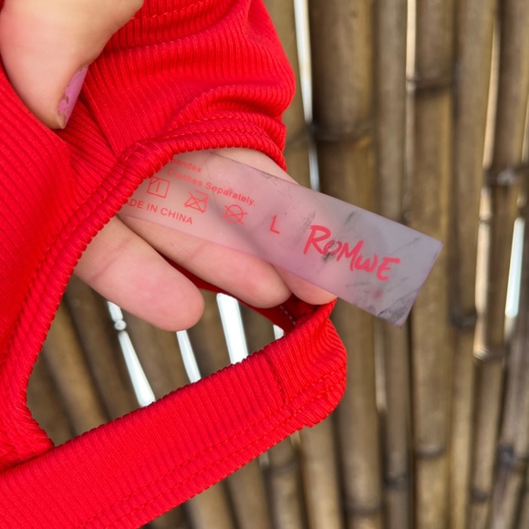 Bikini - Picture 3 of 6